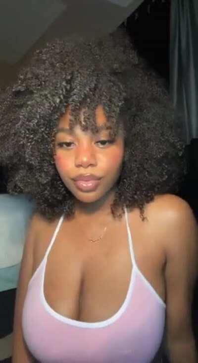 Please WHO IS THIS GIRL??? Apparently her first name is Jada but I need her @/ twitter please