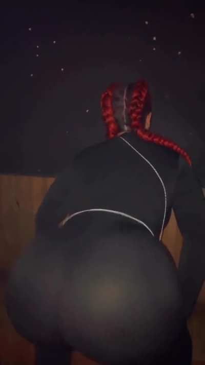 Anittas Do Oriente - Ela é Miury DJ mostrando GRANDE jogada pelos fundos.