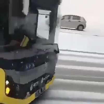 HMB while I drift with public bus