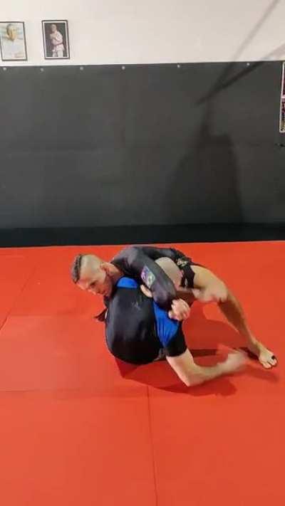 Inner reap to Dar'ce choke