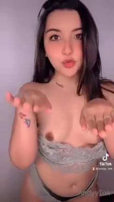 Una Macarena www.noahiurl.com