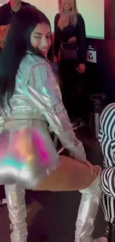 Victtoria Medeiros in a sexy dance🔥