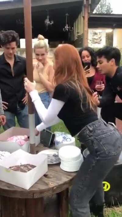 Madelaine Shaking Ass