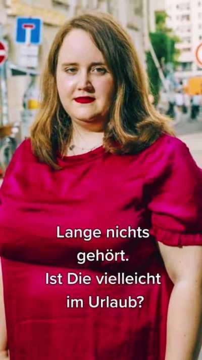Mensch, da hat mir Gitta aber einen Brüller geschickt‼️‼️‼️🤣🤣🤣 Verstehste, weil Ricarda Lang dumm und dick ist - quasi Doppel-D‼️‼️‼️‼️🤣🤣🤣 Bei so einer Figur helfen ihre großen Melonen auch nicht mehr. Die alte sollte mal mehr Melonen essen und nicht so v
