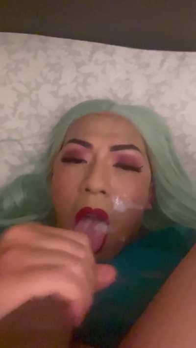 Someone thing about girls cumming on their own face