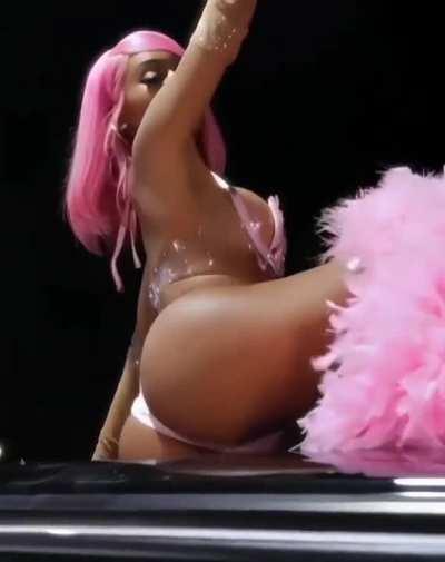 The things I’d do to and for that ass