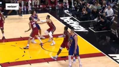 [Highlight] Jokic Backwards Pass to Bones in the Corner