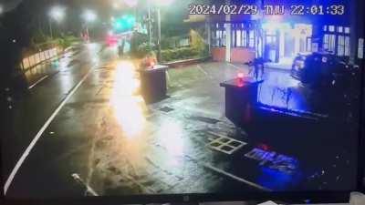 Reckless driver hitting and killed an officer, then fled on foot onto the raillway , end up  with by a train 