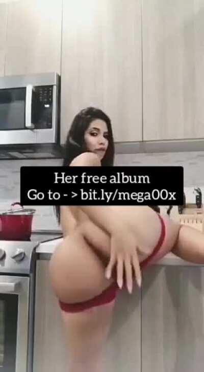 Latina with big titties and an ass 😳