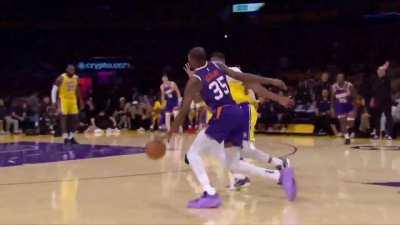 [Highlight] One of those nights for KD... he's at 30 points and 7 away from overtaking Olajuwon (with replay)