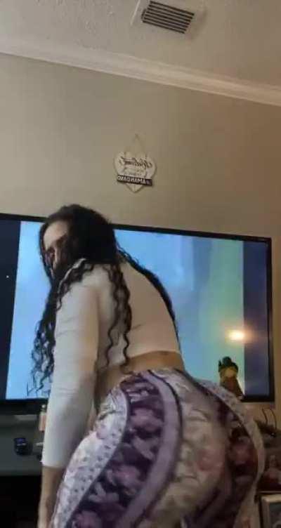 Jiggling booty