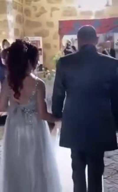 What a beautiful 👗dress..