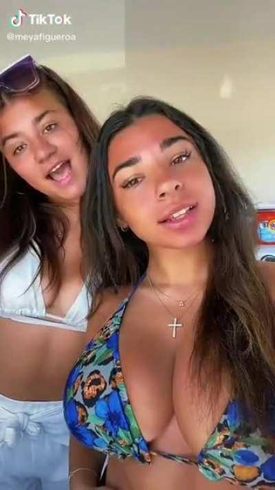 Sister Act 😉 [meyafigueroa]+[alexuh1]