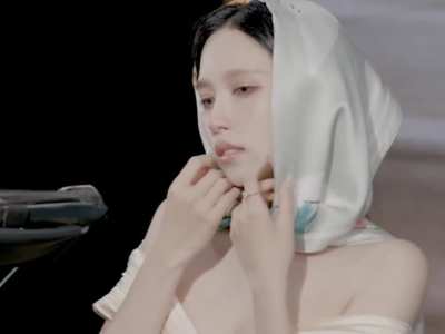 Mina the pretty starlet