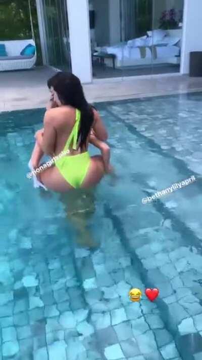 Couldn't resist feelin em up