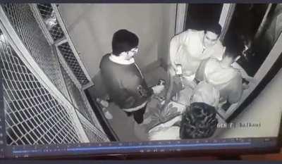 A sad video from Kota. A NEET aspirant lost his life because of low quality fixtures in a dorm. Please be careful and don’t lean against balcony walls, grills or glasses at higher floors.