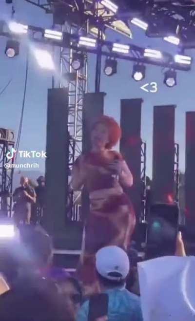 Ice Spice peforms “Princess Diana Remix” for the first time at Revolve Fest 🎤🔥 #icespice #nickiminaj