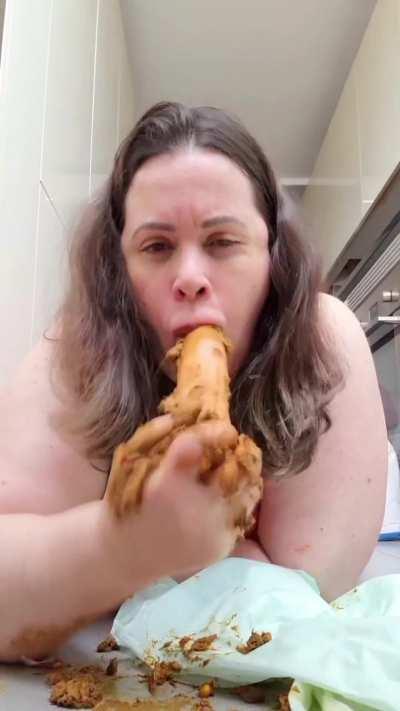 Mushy dump to stepson's mouth! Extremly filthy mouth play blowjob and handjob with smearing! 