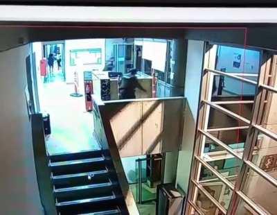 Escape from courthouse