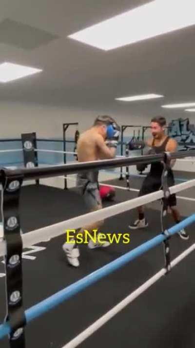Pro-Boxer Tayden Beltran spars highschool bully