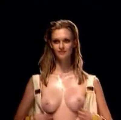 Djosefin Maurer [alt angle]