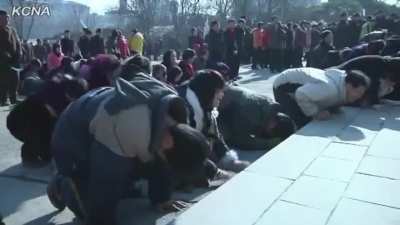 North Koreans mourn death of leader Kim Jong-Il