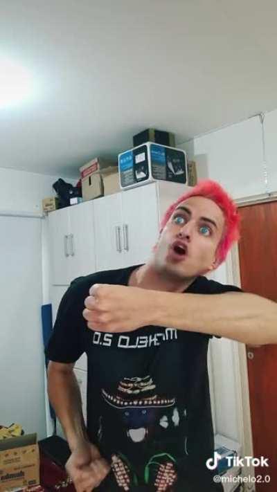 I hate this fuck's face