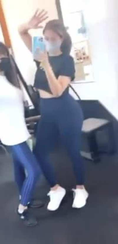 Look how thick her legs are compared to Aria's!