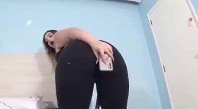 BBW shakes her ass while blasting rotten bubbly farts