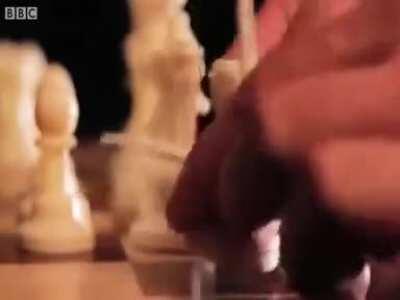 How 2 play chess