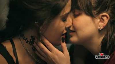 Maria de Villa & Regina Pavon (Dark Desire - s02e05 - Scene #1)