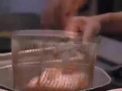 Put the crabs in the pot.