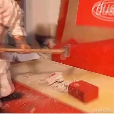 New defender? Gadget is a can of this ballistic foam spray. Spray it onto barricades to harden individual planks. Spray it onto soft wall to reinforce it. Spray it into Maverick holes to seal them.