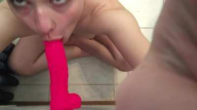 Have you ever gotten an after-shower blowjob from a fuckdoll? 🙊💕