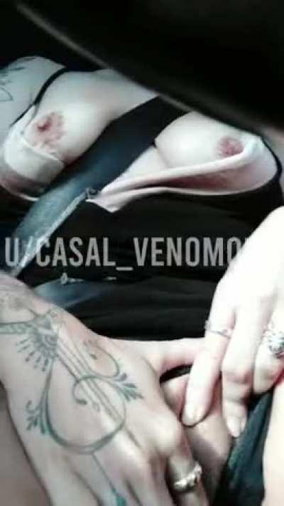 [GIF] Waiting for the light to turn Green. I wish it would stay red for a little longer!