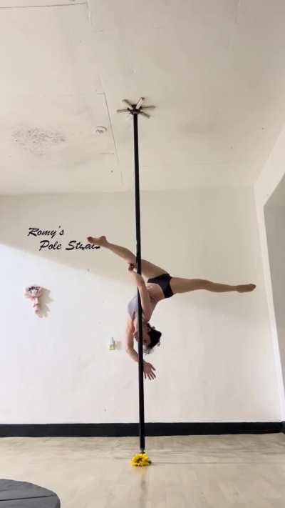 Skater , no hands split and elbow grip fang variation(?)