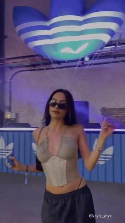 Kayla Shyx: Adidas dancing