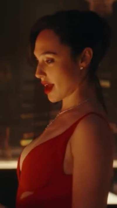 That smirk, that tight dress, that attitude and perky little tits Gal Gadot really is the hottest milf