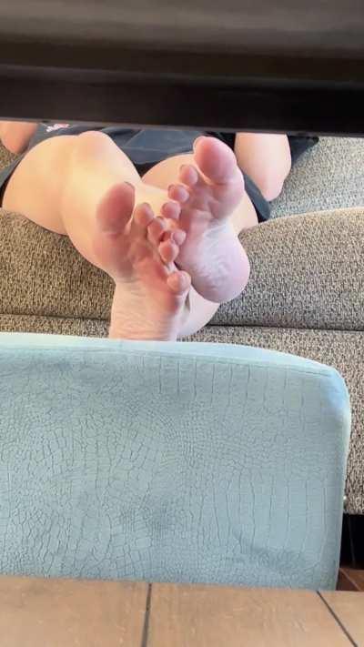 POV: I&rsquo;m watching you very obviously attempt to sneak a peek