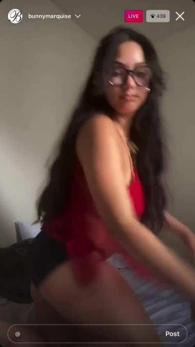 Bunny ass flash and pussy play