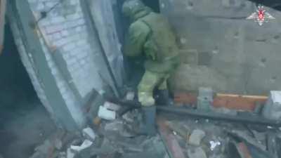 RU POV: GoPro footage of Russian soldiers in Nowomychajliwka. House-to-House combat.