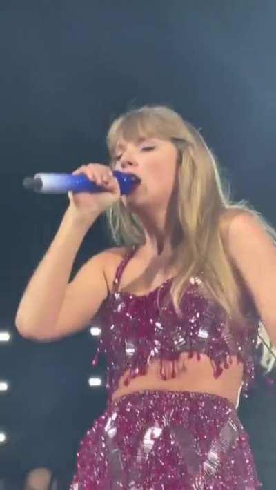 Taylor's boobs bouncing and then a bit of cleavage as she leans forward