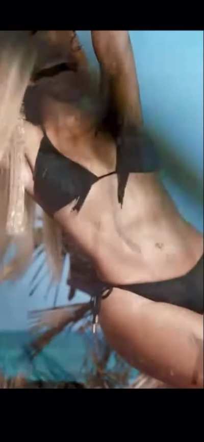 Beyonce in a bikini is just 🤤