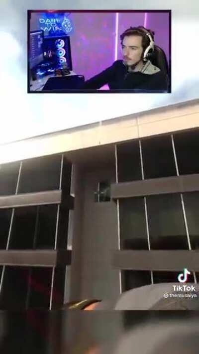 I would uninstall If I got killed like this lmao