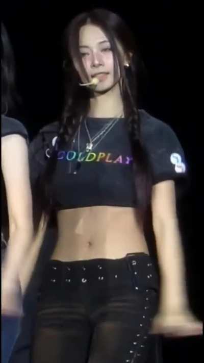 Tzuyu's abs 💪