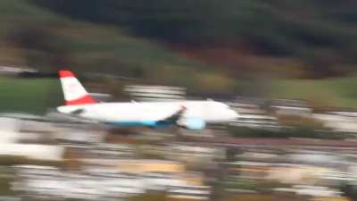 Austrian Airlines Airbus A320 flying really fast close to the ground ✈️