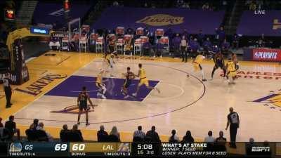 [Highlight] Curry hits a long three over AD