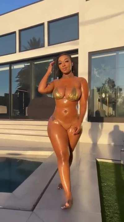 AsiaUnique Walker (@iluv.toky0)