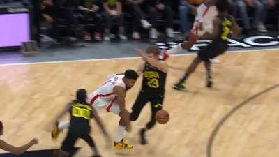 [Highlight] KJ Martin recovers the ball and somehow gets the And-1 as the shot clock expires