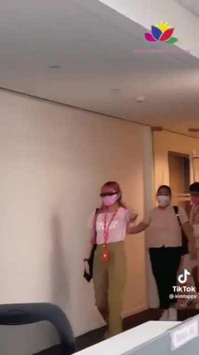 #Companies4LeniKiko (woah, PwC/Isla Lipana? Seamoney/Shopee) woah!!! Keep the pressure on! Credits to @jbd_uk